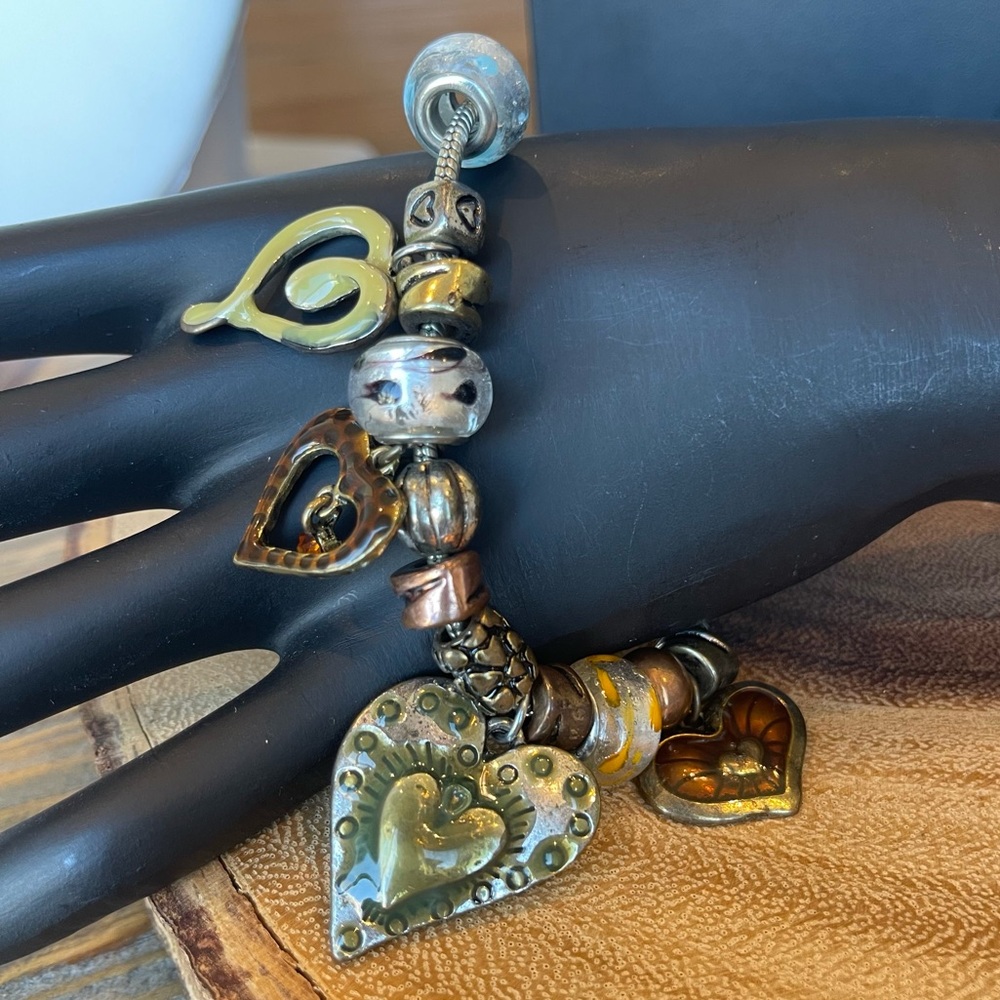 Silver Tone Mixed Metal Artisan Style Heart Charm Glass Bead Charm Bracelet 8.5”